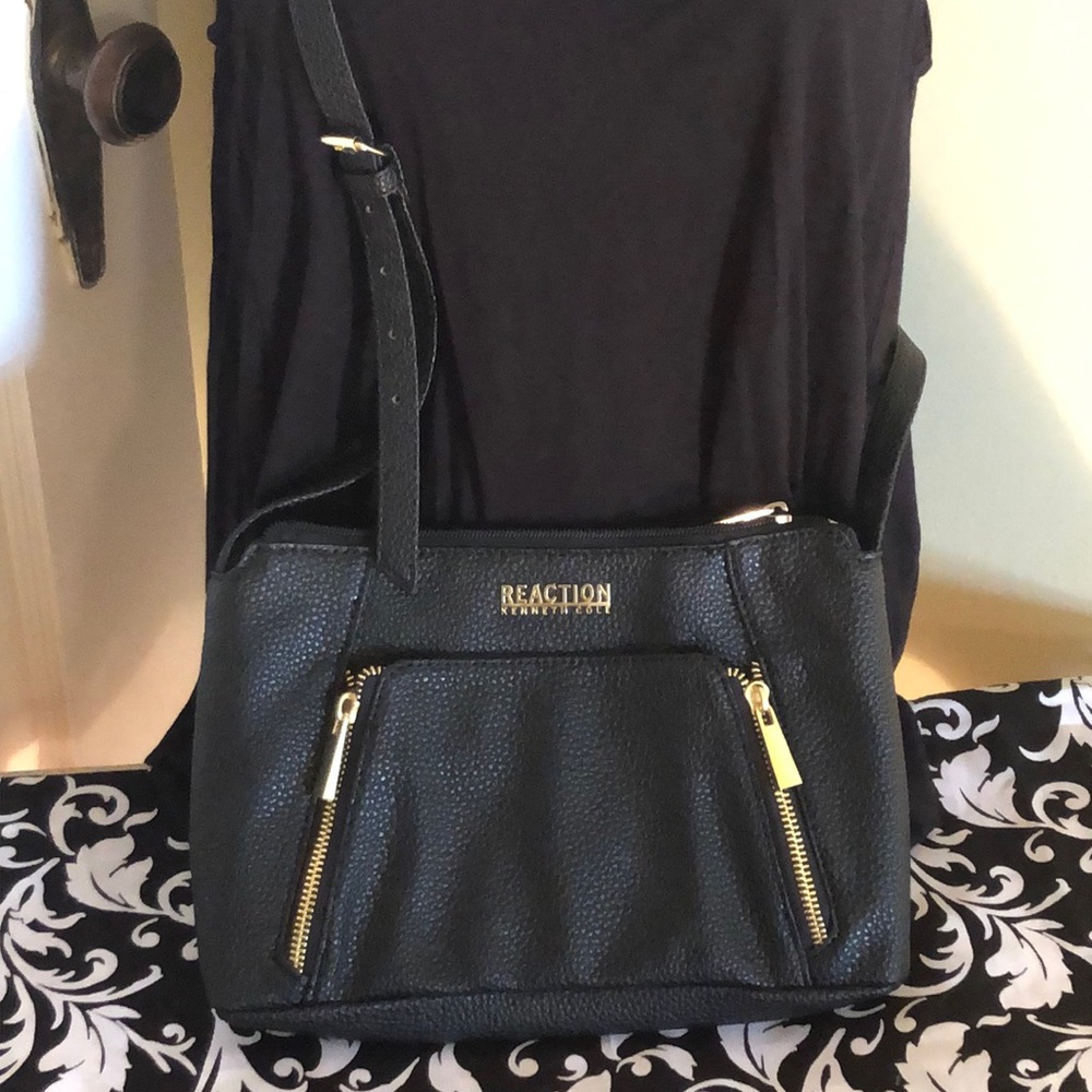 Reaction Kenneth Cole purse - black